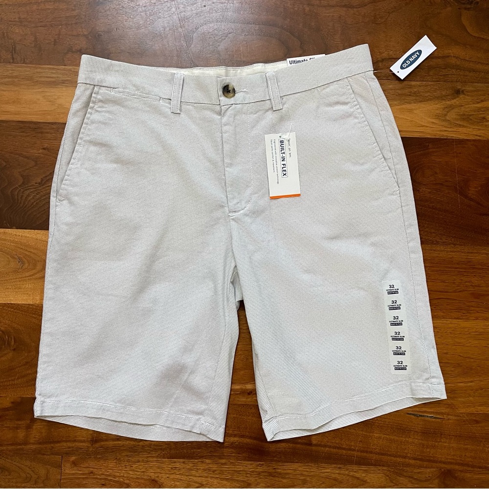 Old Navy Men’s Ultimate Slim Built-In Flex Shorts Size 32
